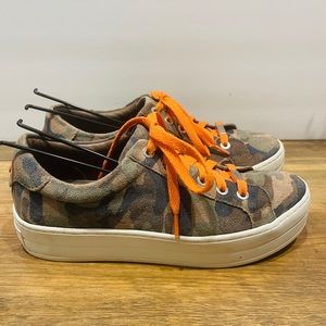 J Slides NYC Leather Camo Platform Sneaker 7M Orange Laces
